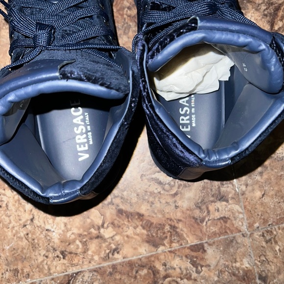 Versace Men Sneakers size 42 Authentic Rare from Neiman Marcus Excellent cond - Picture 5 of 5